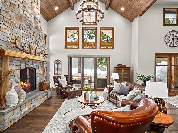  Grand 2-story great room