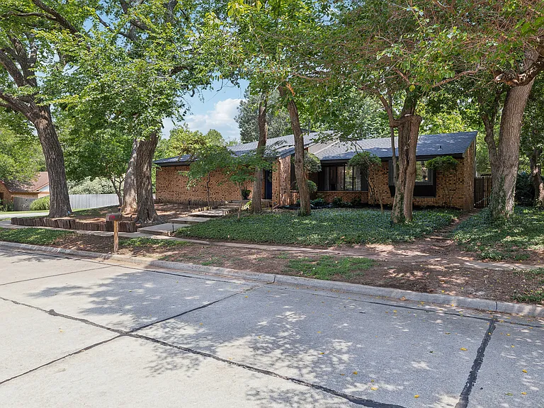 3911 Morrison Cir — Photo 47