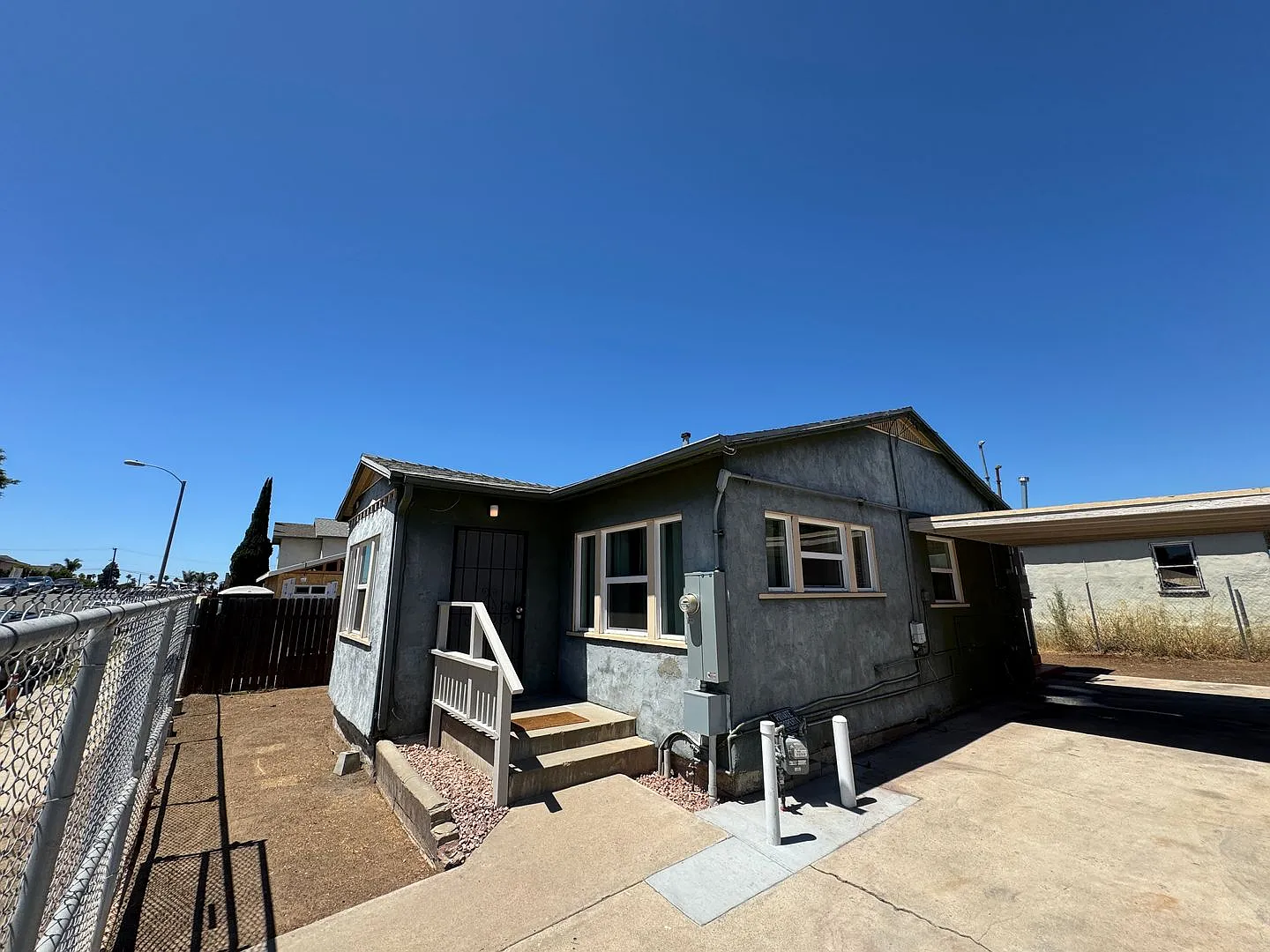 Beautifully Renovated Home in Vibrant San Diego Community — Photo 3