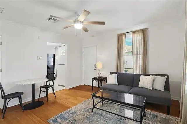 1 bed, 1.0 bath, 600 sqft, $1,300 — Photo 2