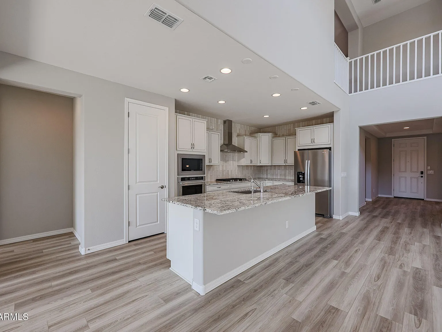 5 bed, 4.5 bath, 2609 sqft, $3,700 — Photo 3