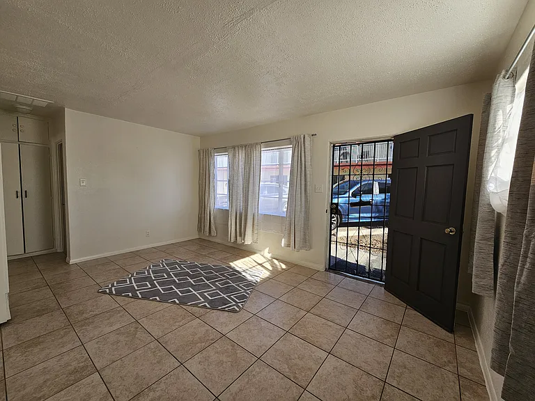 1934 E Adams St #1 — Photo 4