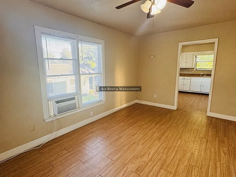 4024 Howard St #B — Photo 2