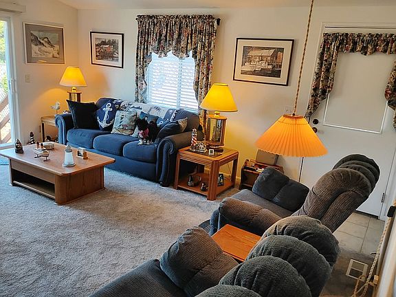 Living room w/front door