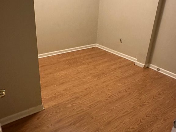 4th image of 11647 Joseph Campau St APT 6