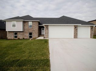 1563 N Thornhill Dr, Springfield, MO 65802