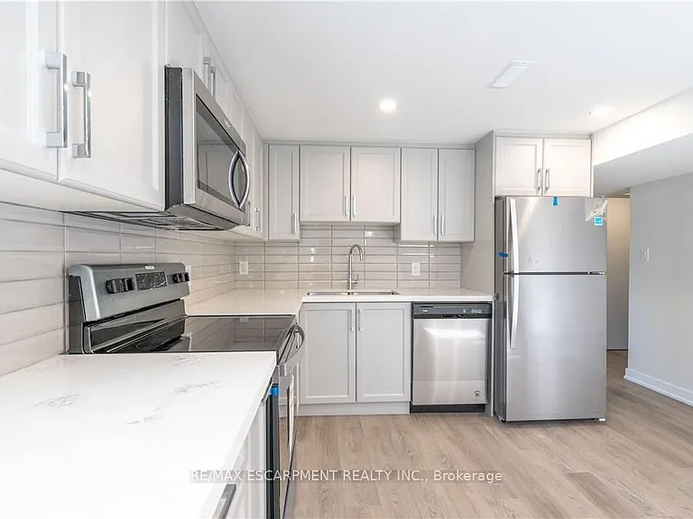 749 Upper Ottawa St #2 — Photo 9