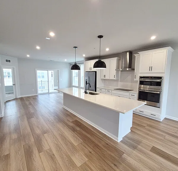 648 Brookwood Glen Ter #B — Photo 4