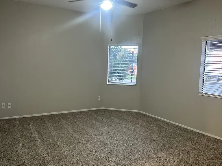 Augusta Court Apartments — Photo 39