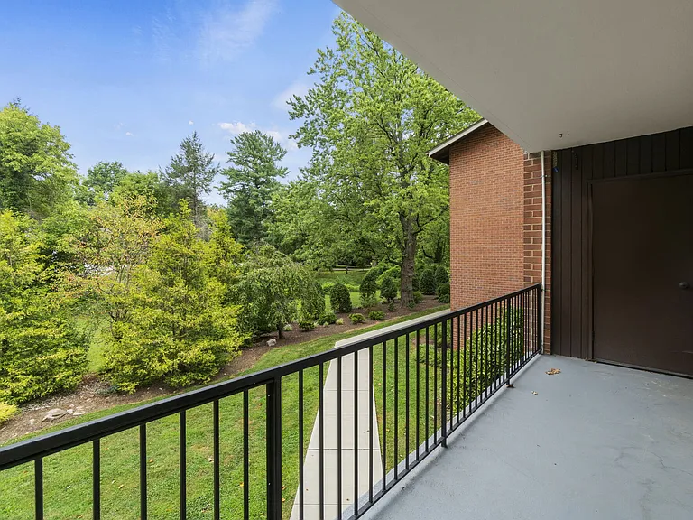 The Glen at Kensington — Photo 8