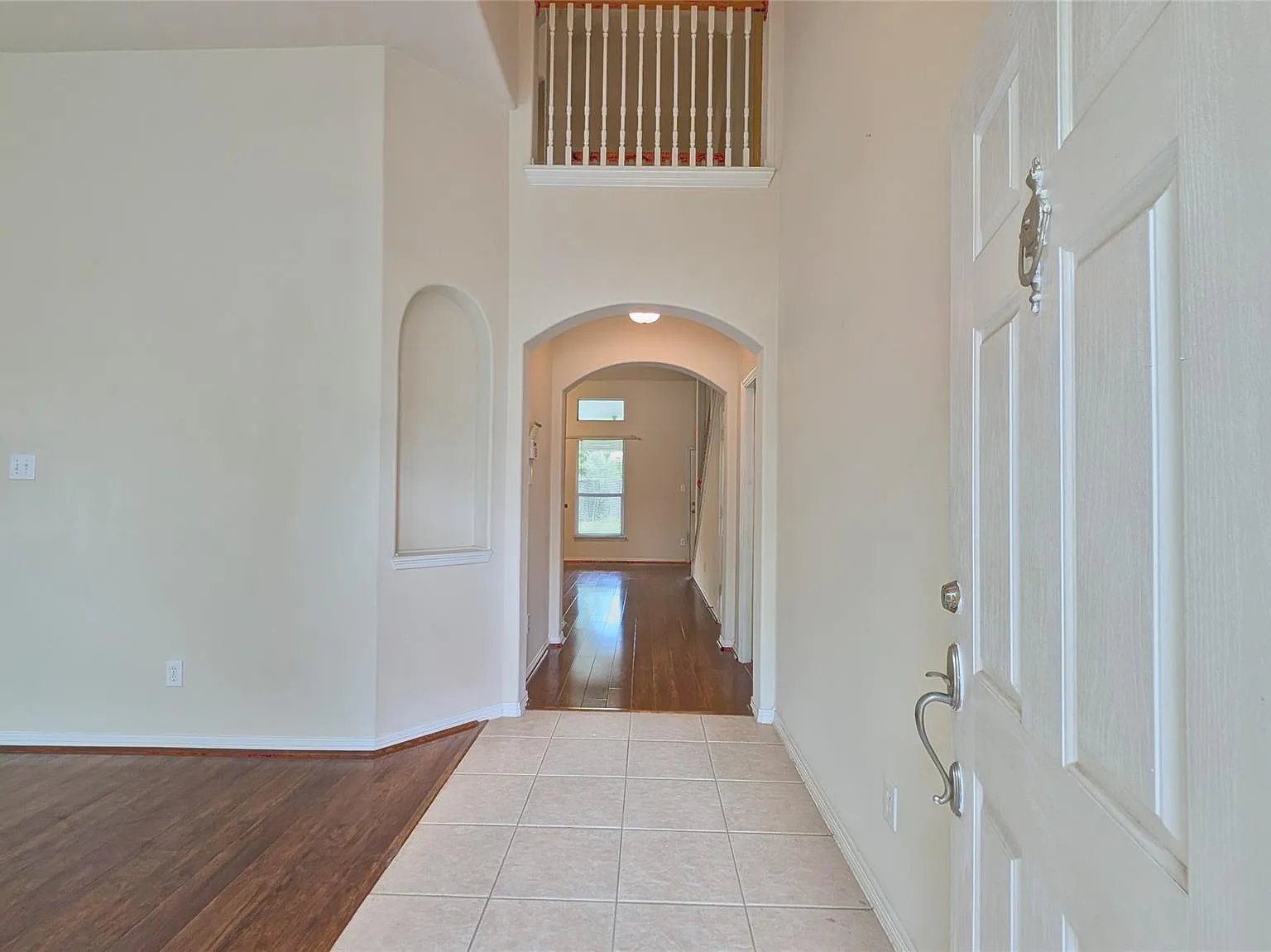 4 bed, 2.5 bath, 2146 sqft, $2,200 — Photo 3