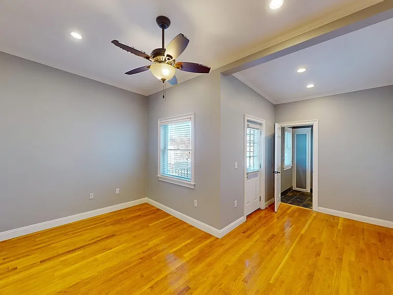 214 W 7th St #2 — Photo 13