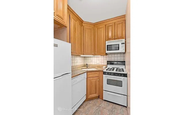 Rented by Douglas Elliman | media 7