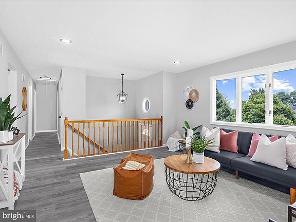 4th image of 74 Ayers Dr