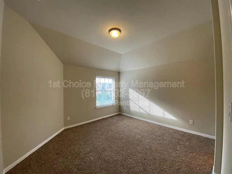 927 Bentley Dr — Photo 25