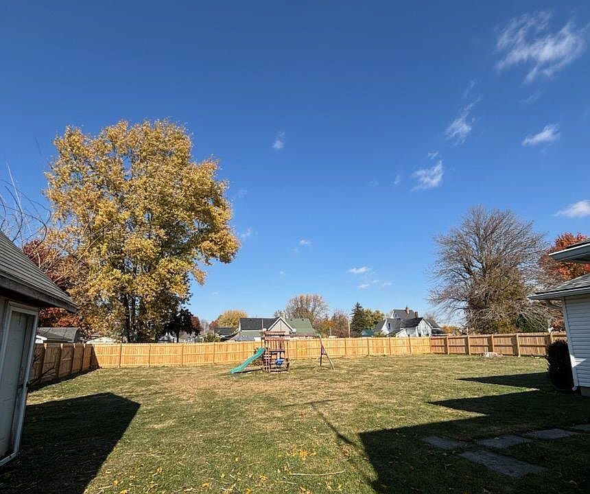 2nd image of 500 W Wabashaw St