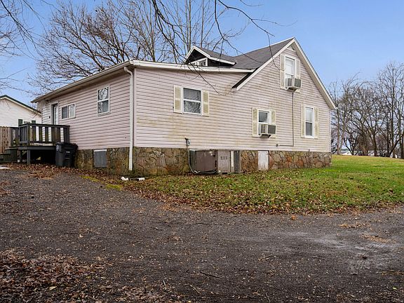 3rd image of 699 Oak St