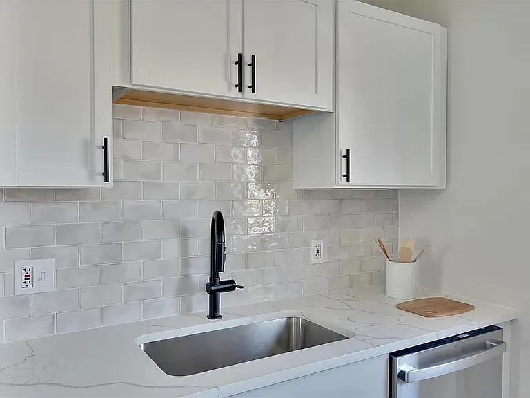 215 Monica Dr — Photo 3