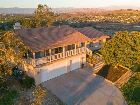 14380 Moonridge Dr, Riverside, CA 92503