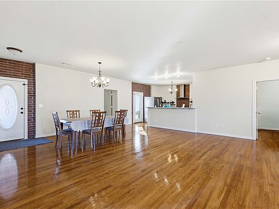 4th image of 1349 Harmon Rd