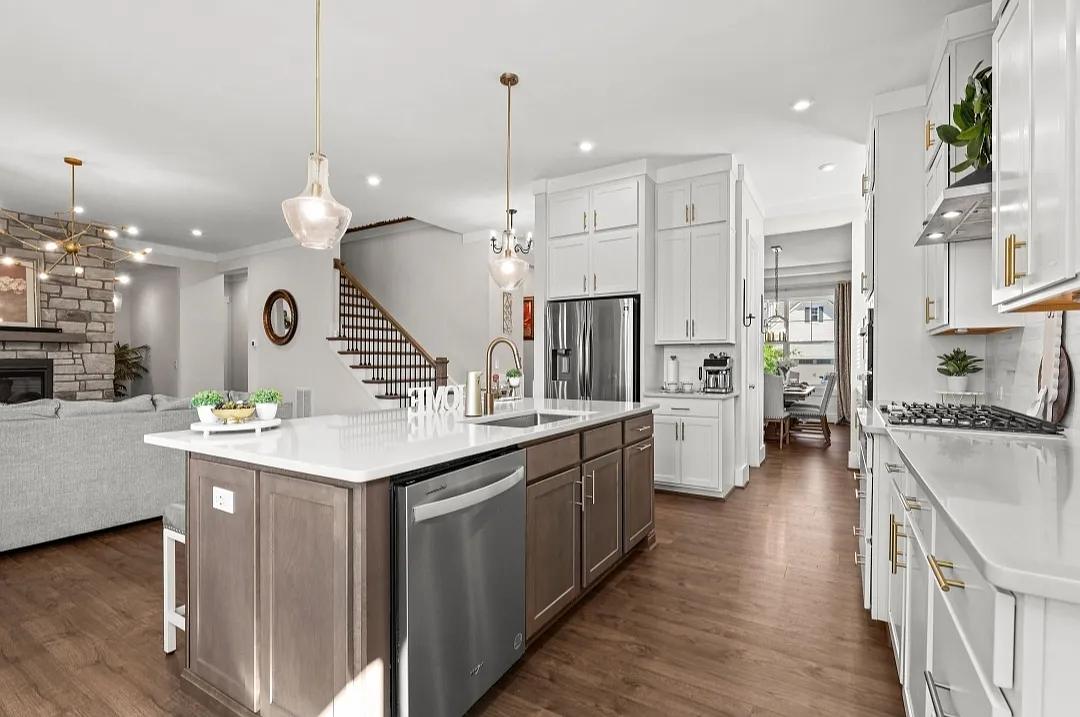 5 bed, 4.5 bath, 3699 sqft, $3,600 — Photo 3