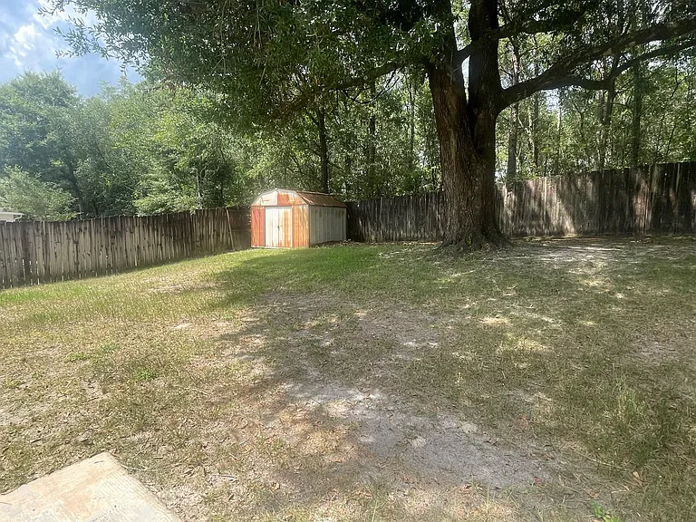 212 Lustan Dr — Photo 11