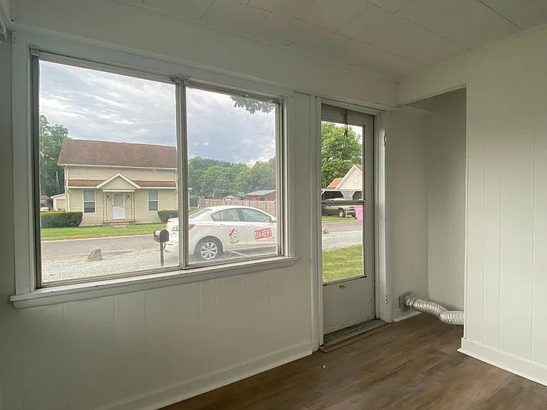 68037 Franklin St — Photo 3