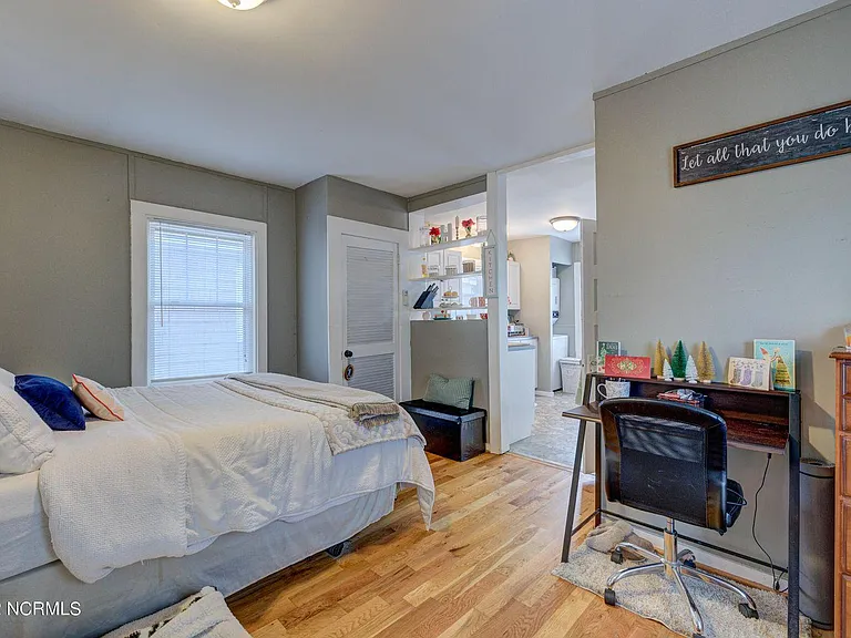 312 Queen St — Photo 14