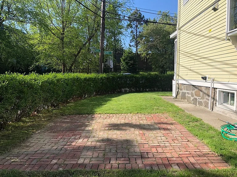 112 Laurel St — Photo 8