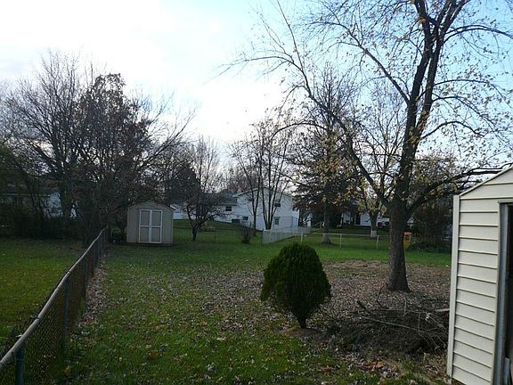 Large, Level Fenced Rear Yard