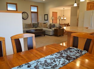 2014 NW 48th St, Topeka, KS 66618