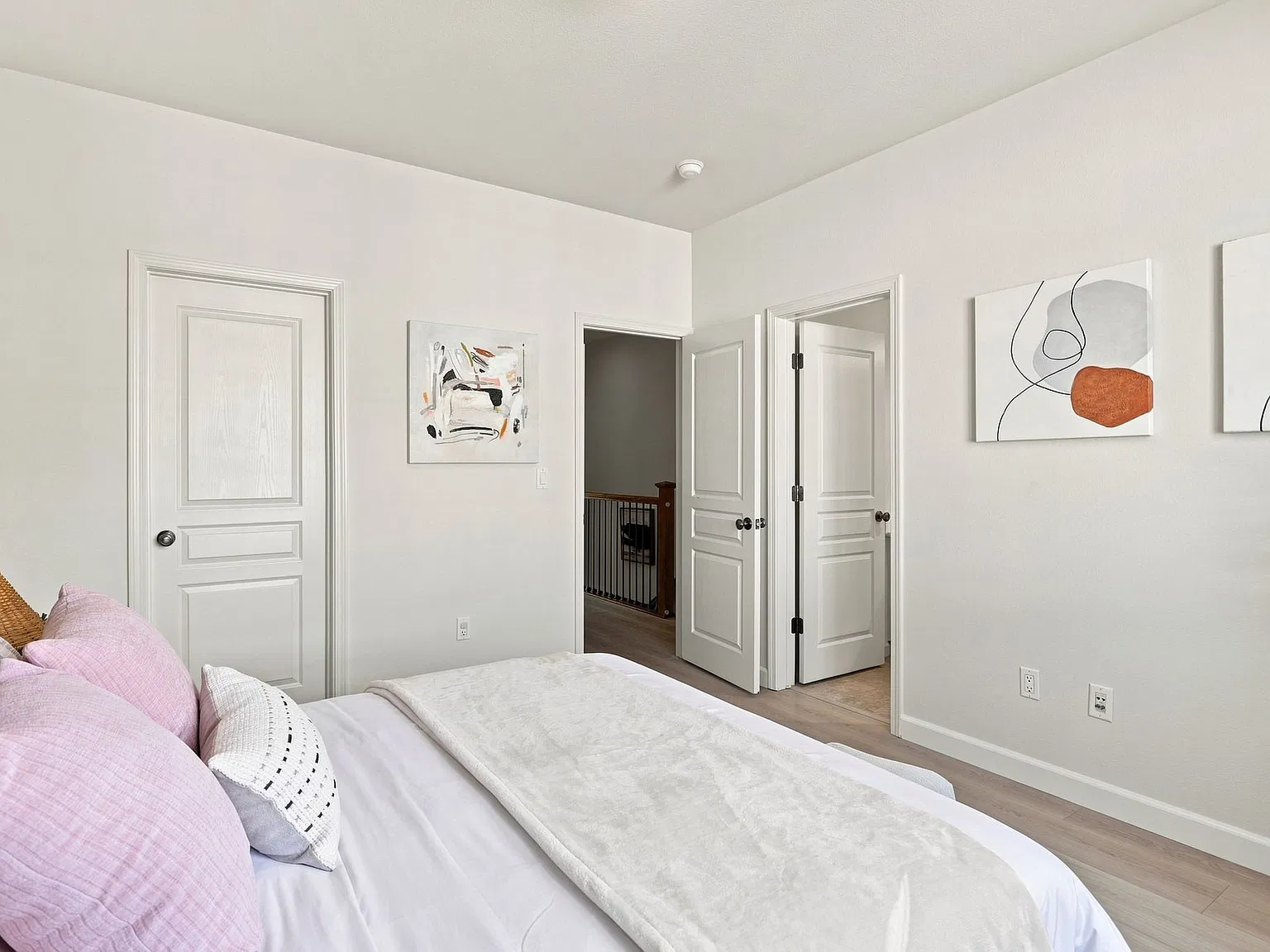 3 bed, 1583 sqft, $5,180 — Photo 3