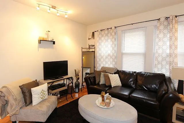 1738 W Altgeld St #F2 — Photo 6