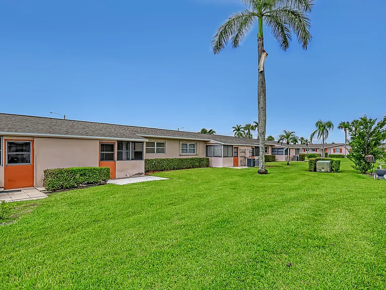 2747 Dudley Dr E #D — Photo 29