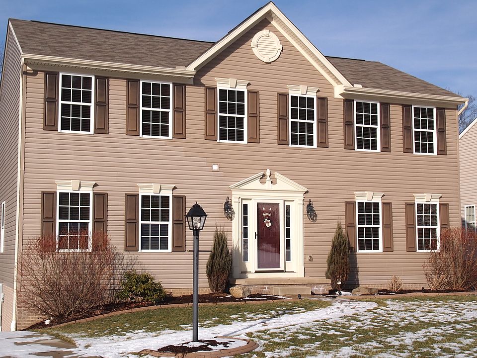 1st image of 107 Bradford Square Dr