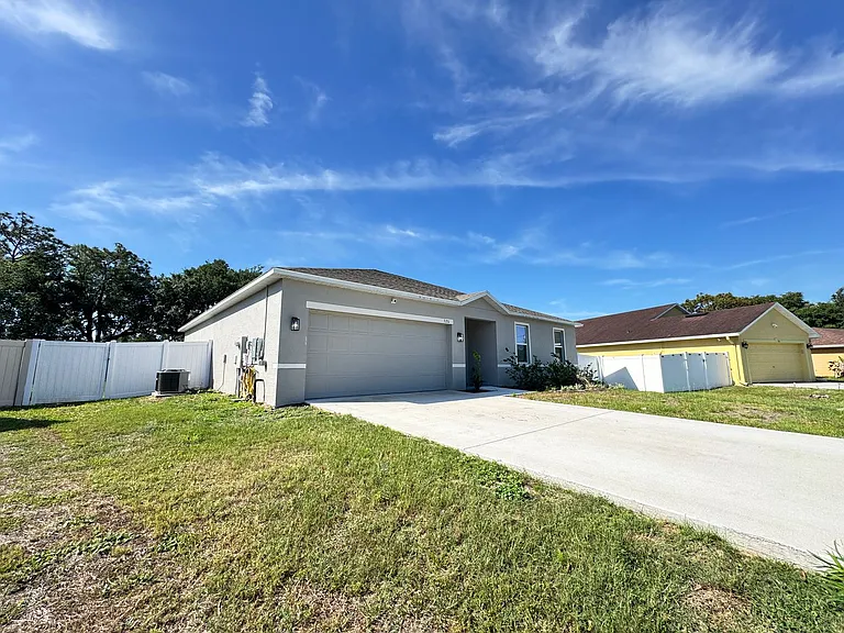 320 Mariana Way — Photo 2