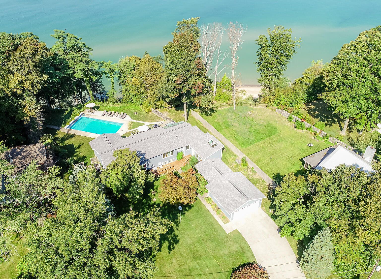 4404 Greenwood Dr, Benton Harbor, MI 49022 Zillow