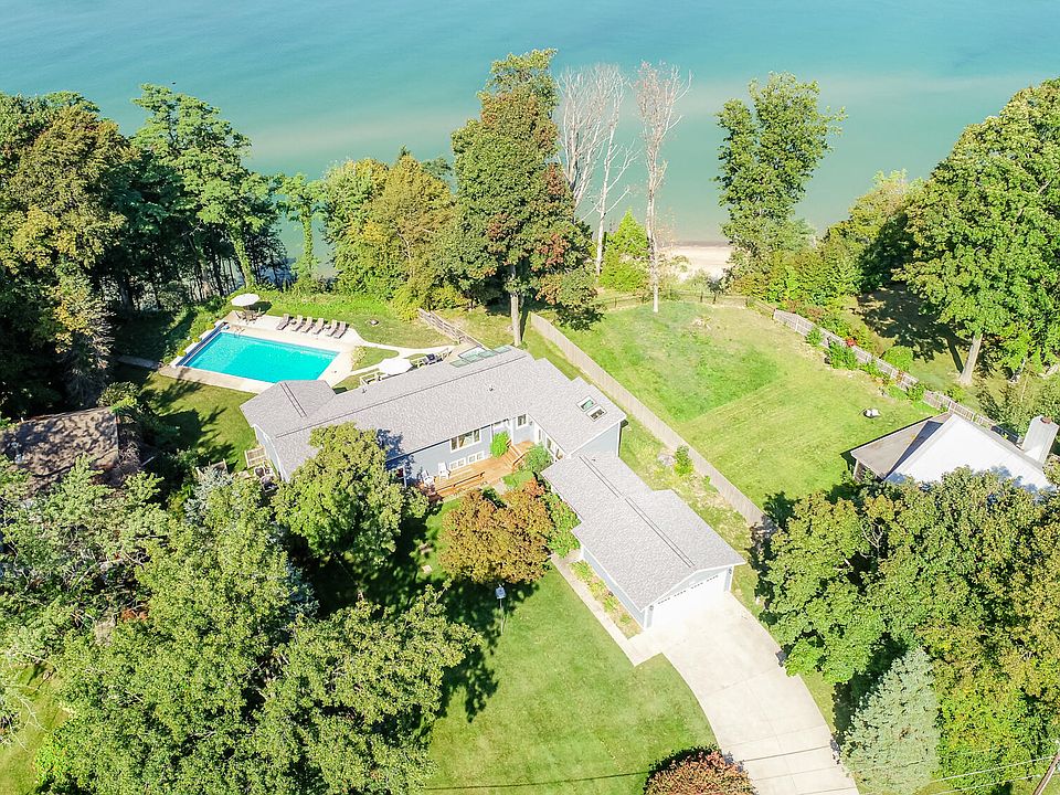4404 Greenwood Dr, Benton Harbor, MI 49022 Zillow