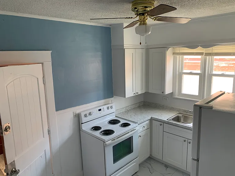38 Kenyon Ct #40W — Photo 8