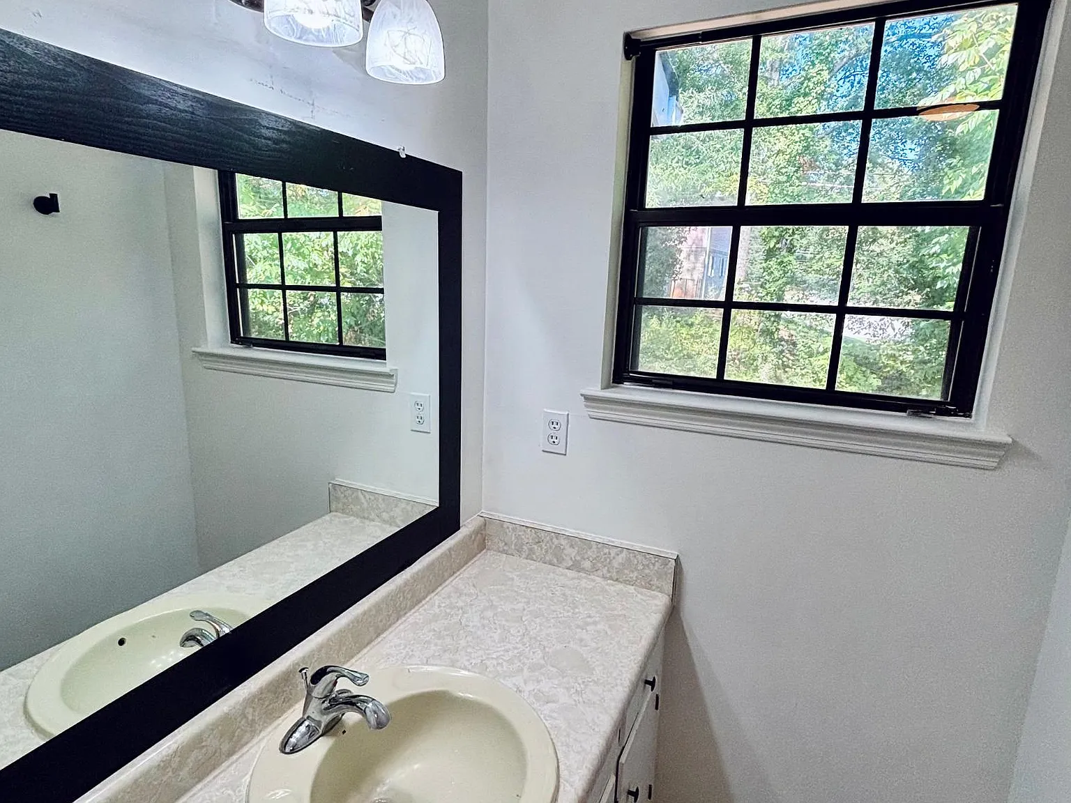 4 bed, 3.0 bath, 2227 sqft, $1,481 — Photo 2