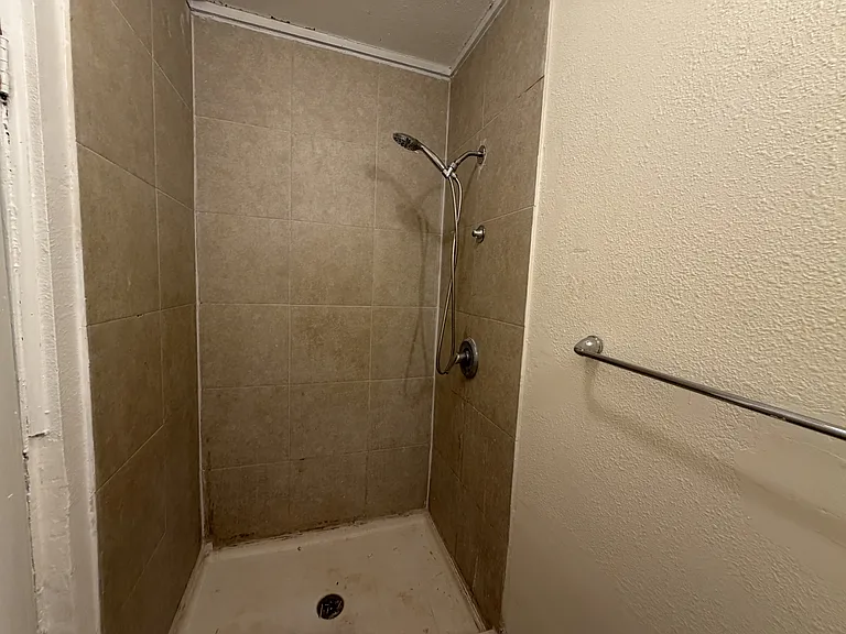 72 Lakeview Cir #6 — Photo 6