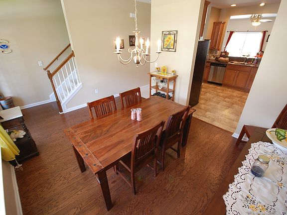 4th image of 239 Medford Dr
