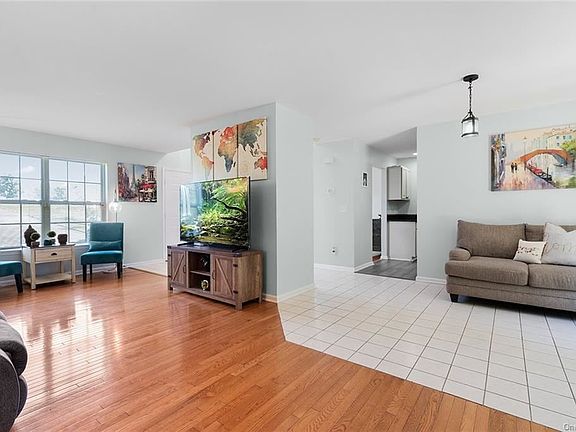 4th image of 14 Hibbing Way