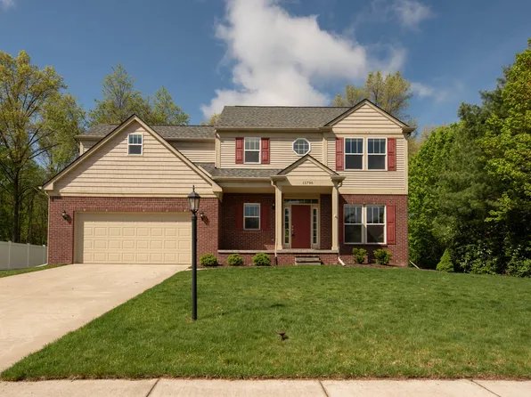 15796 Pebblebrook Dr, Belleville, MI 48111