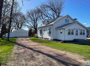 201 S Section Line St, Howard, SD 57349