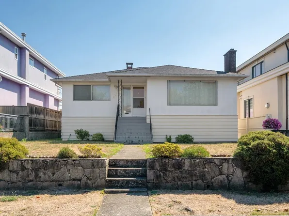 6758 Killarney St, Vancouver, BC V5S 2Y3