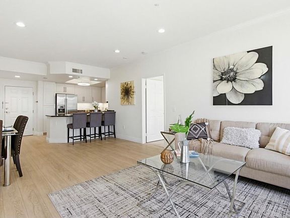 4th image of 4212 Regents Park Row #206