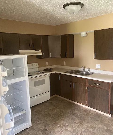 304 Fairburn St — Photo 3