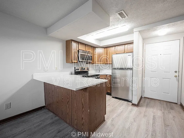 Parkway Apartments — Photo 34