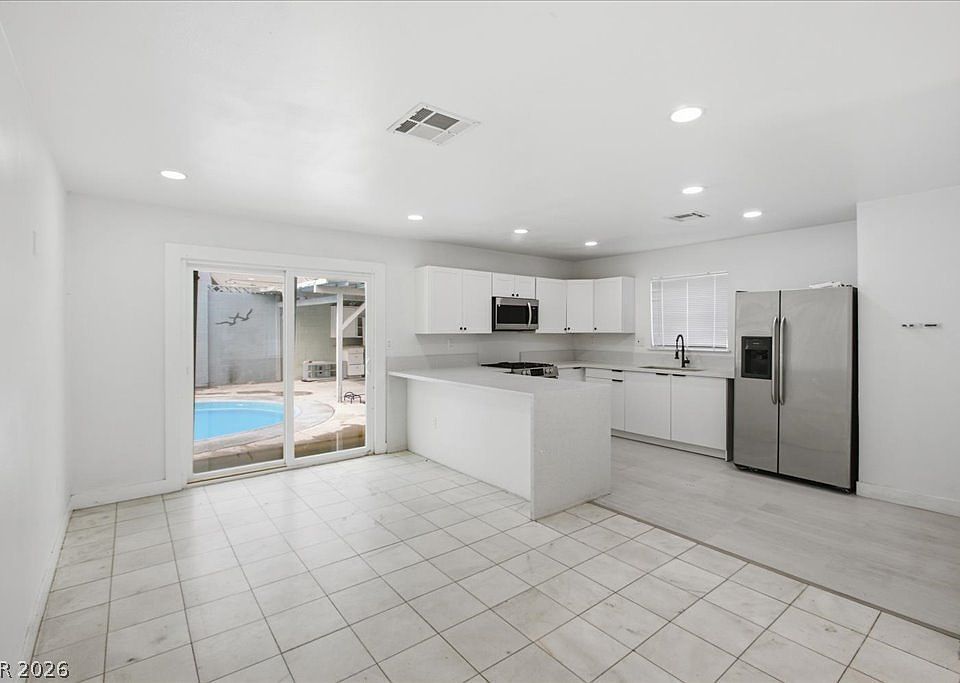 1st image of 4013 Esmeralda Ave